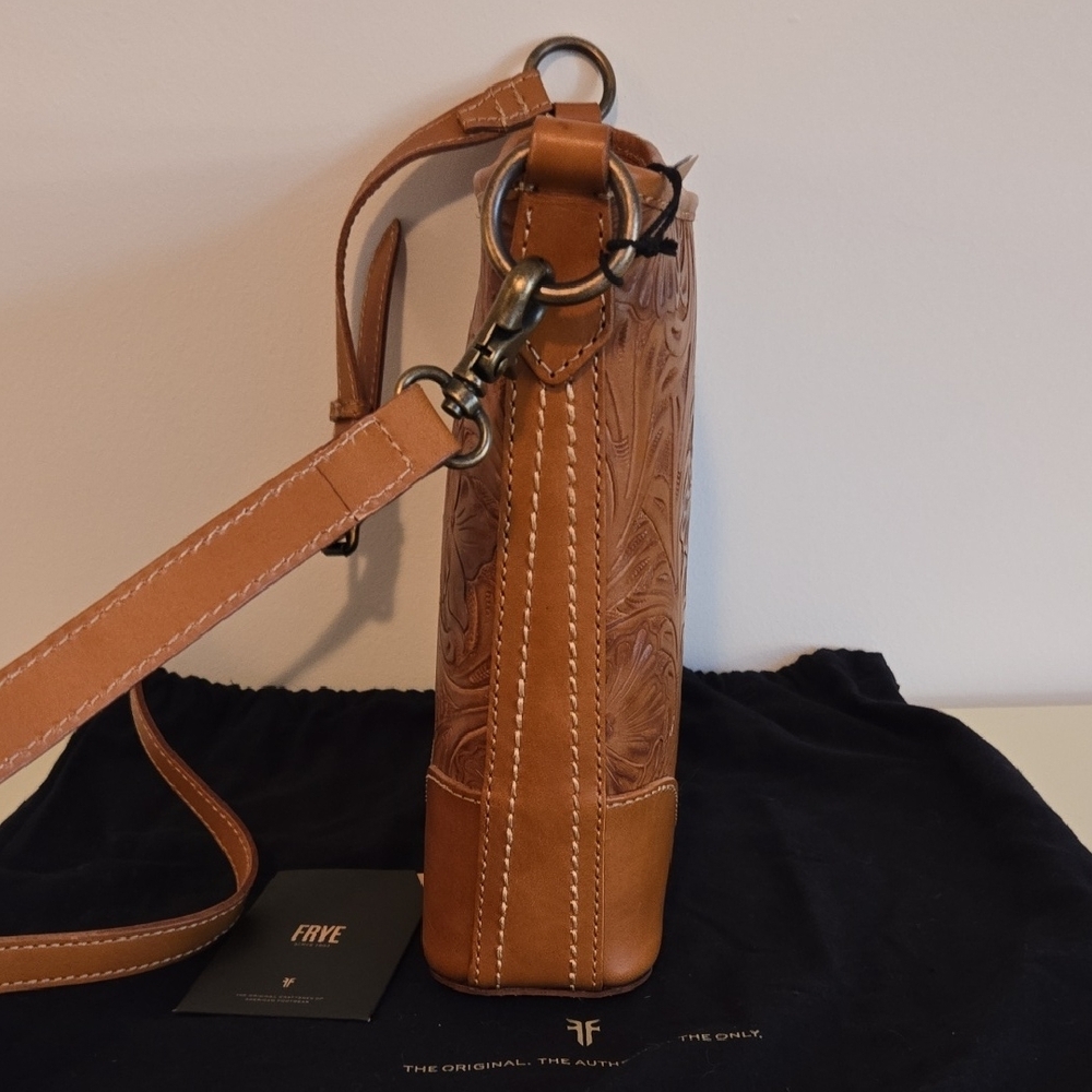 Frye MELISSA ARTISAN HOBO IN SUNFLOWER. NWT LIMITED EDITION - Picture 8 of 14